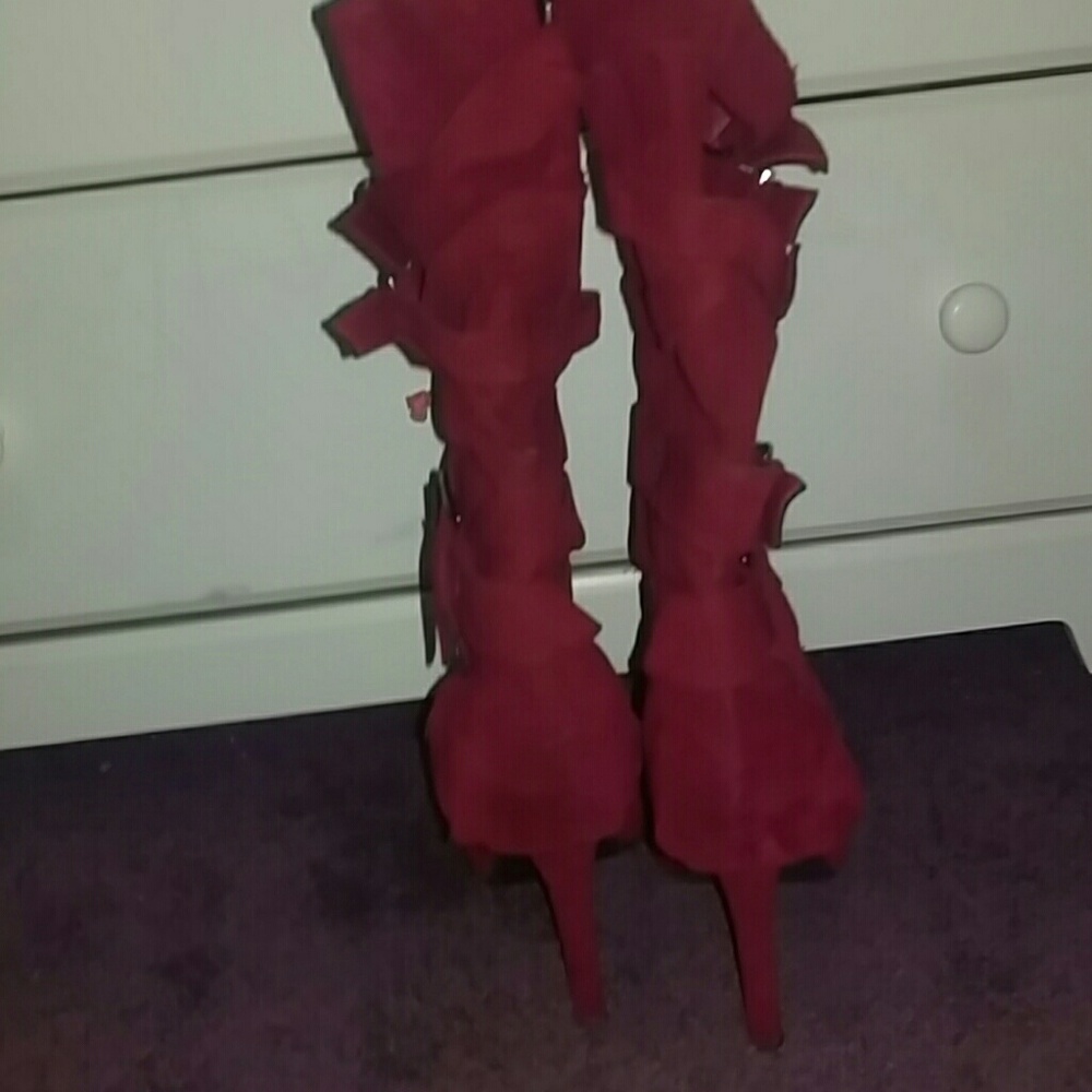 Shoes - Picture 2 of 4